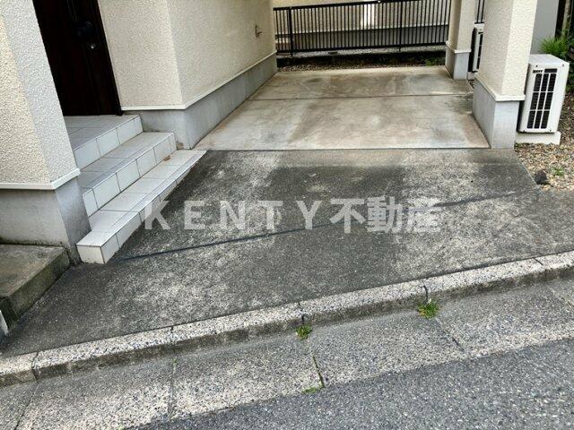 駐車場　駐車場があるので、車を買う予定の方も安心です