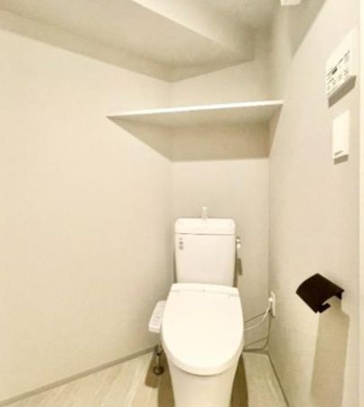 トイレ　落ち着いた色調のトイレです