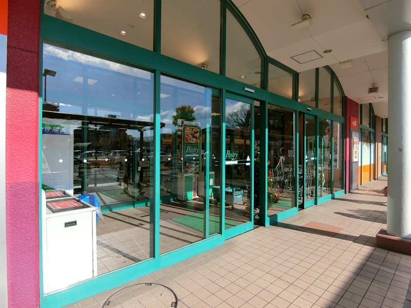 スーパー　パントリー住道駅店（スーパー）まで690m