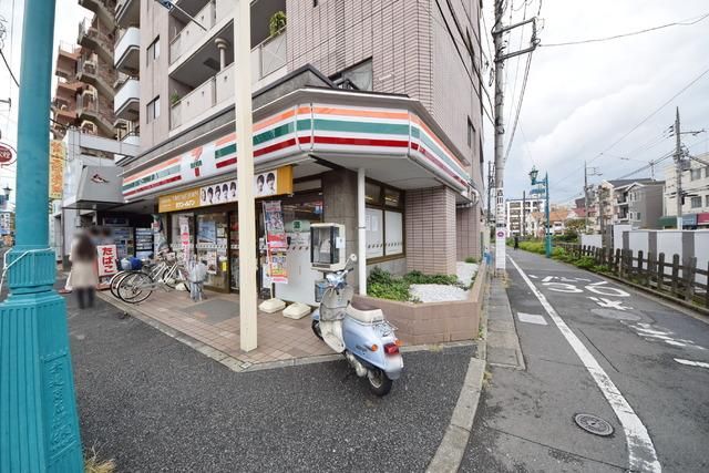 コンビニ　セブンイレブン（コンビニ）まで300m