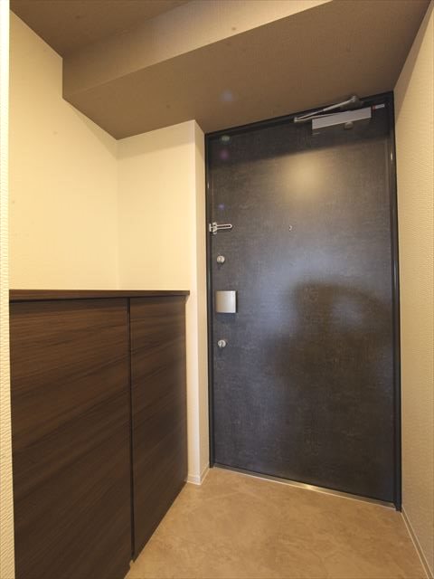 玄関　玄関（シューズボックス完備）
