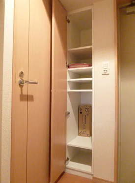 玄関　別部屋の画像を使用しております。
