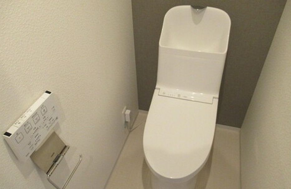 トイレ　落ち着いた色調のトイレです