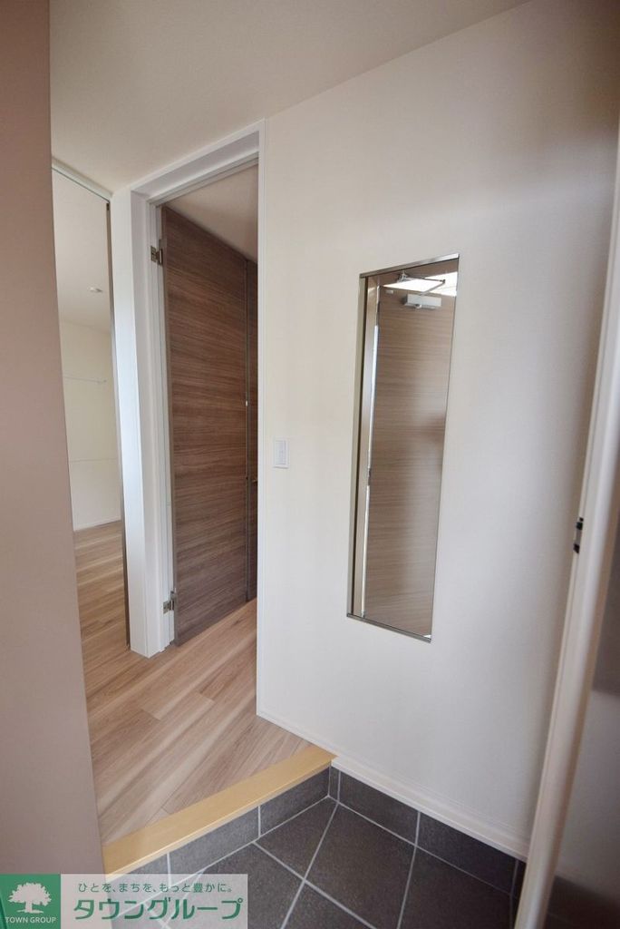 玄関　※同建物の別部屋の写真になります。