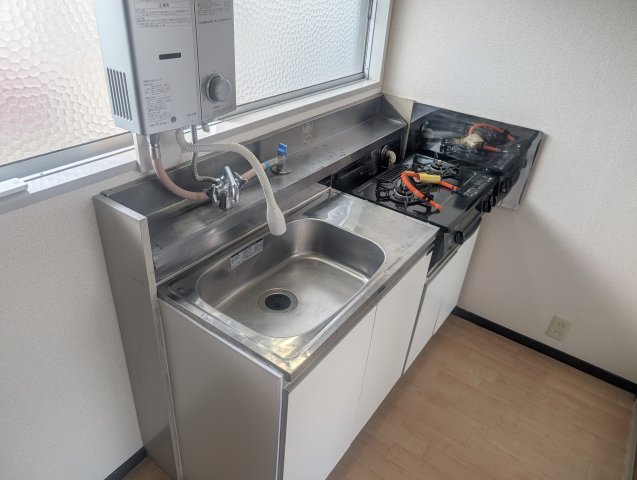 キッチン　湯沸かし器付です（残地）