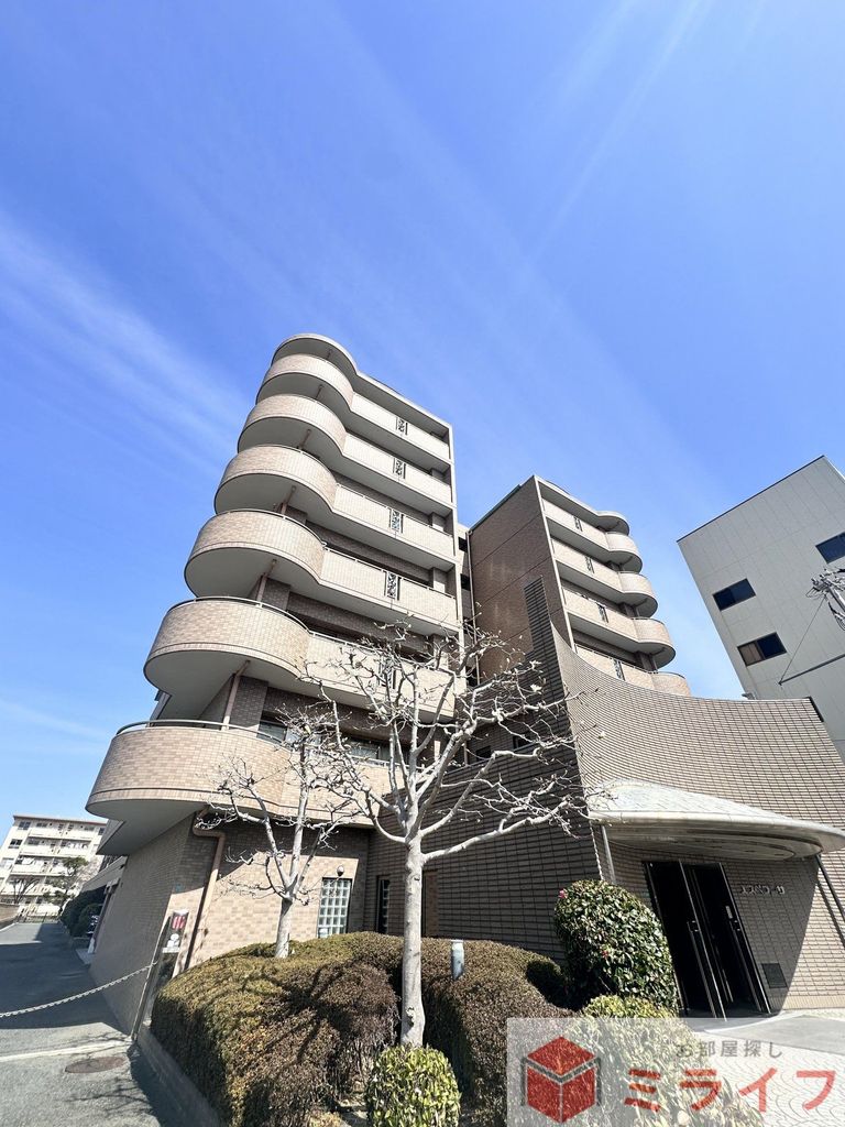 建物外観　シンプルながらも洗練された印象のモダンな外観