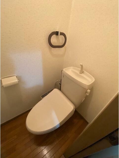 トイレ　落ち着いた色調のトイレです♪