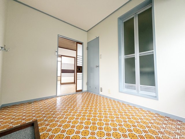 その他　玄関から見たお部屋☆