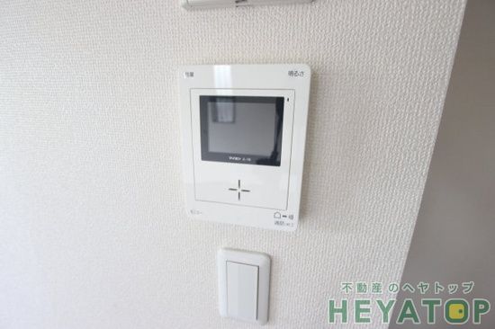 セキュリティ　モニター付きドアホンで安心確認（施工会社イメージ写真）