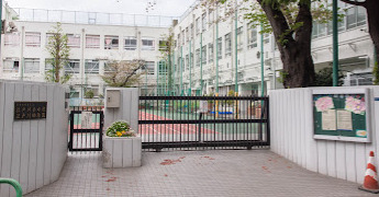 小学校　新宿区立江戸川小学校（小学校）まで833m