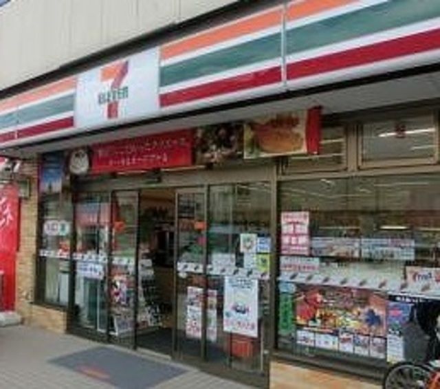 コンビニ　セブンイレブン横浜鶴ケ峰本町1丁目店（コンビニ）まで178m