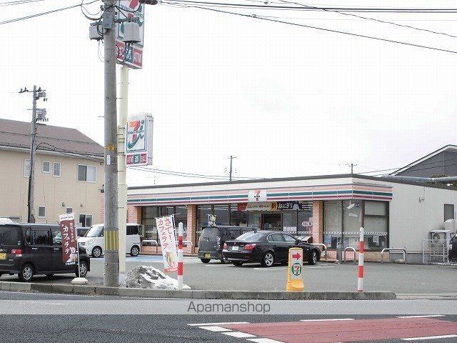 コンビニ　セブンイレブン（コンビニ）まで740m