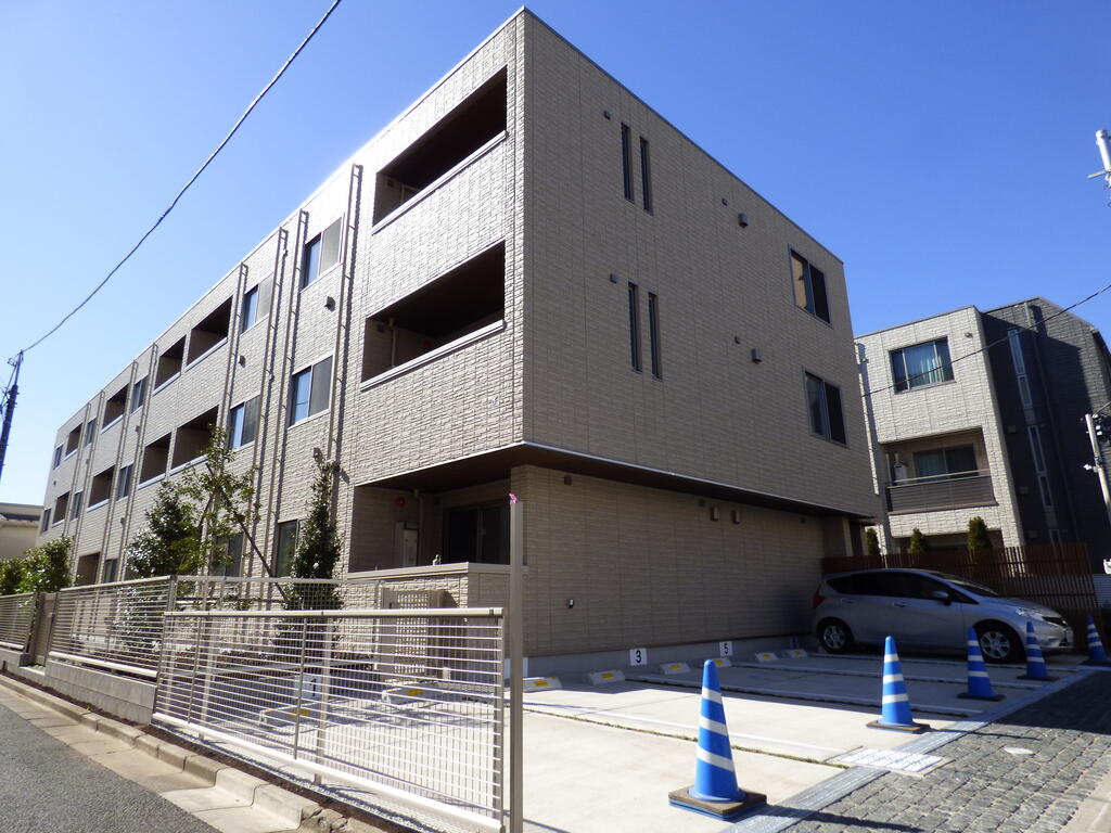 1LDK Mansion in Meguro, Tokyo - Image 1
