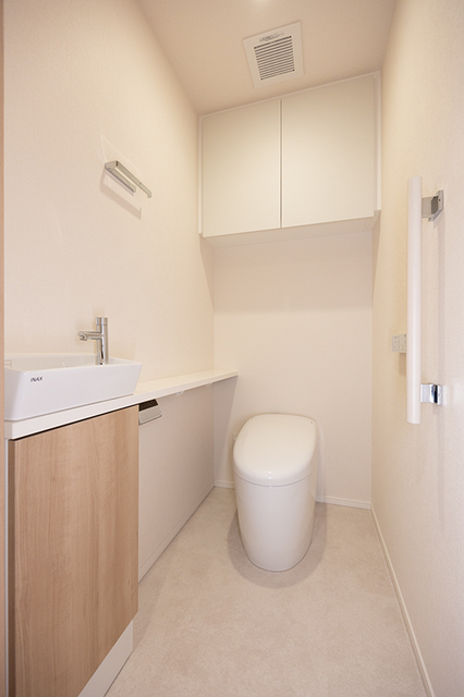 トイレ　※写真は同タイプ住戸です。