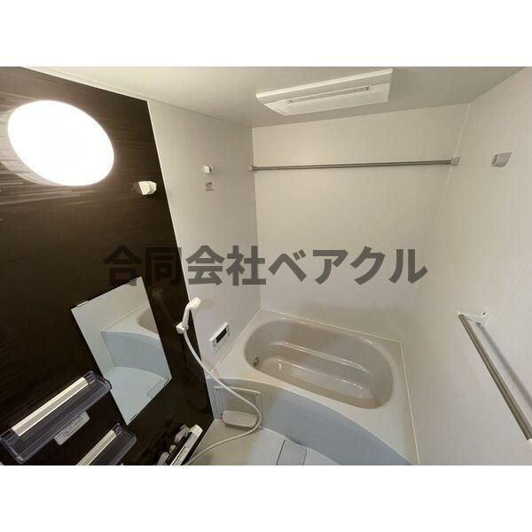 バス・シャワールーム　コンパクトで使いやすいお風呂です
