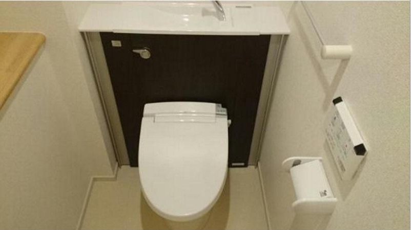 トイレ　温水洗浄便座付きトイレ