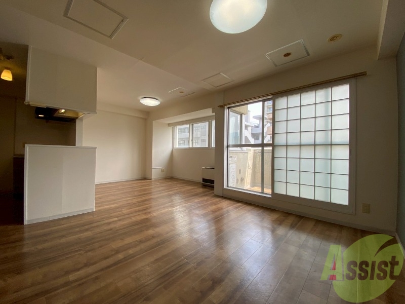 居室・リビング　リビングです。白を基調としていてお部屋全体が明るいですね！