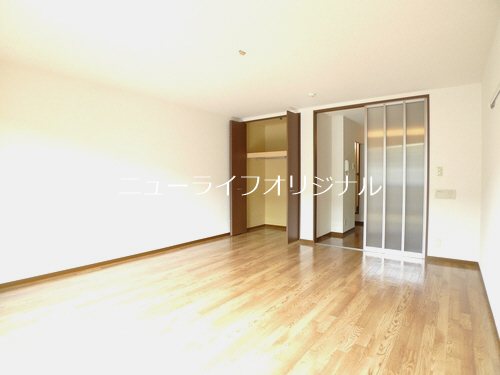 その他　洋室別アングル　ベッドも余裕で置ける広さがあります☆