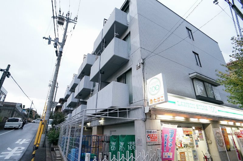 建物外観　100円ローソンの上！！