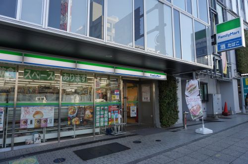 コンビニ　ファミリーマート横浜岡野一丁目店（コンビニ）まで89m