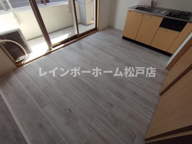 居室・リビング　こちらのリビングで趣味の時間をお楽しみください