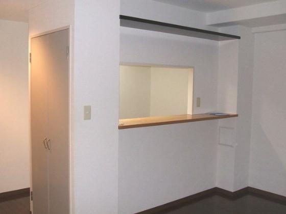 ロイヤルフラット壱番館の居間写真