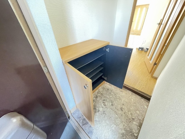 その他設備　大きな下駄箱付き