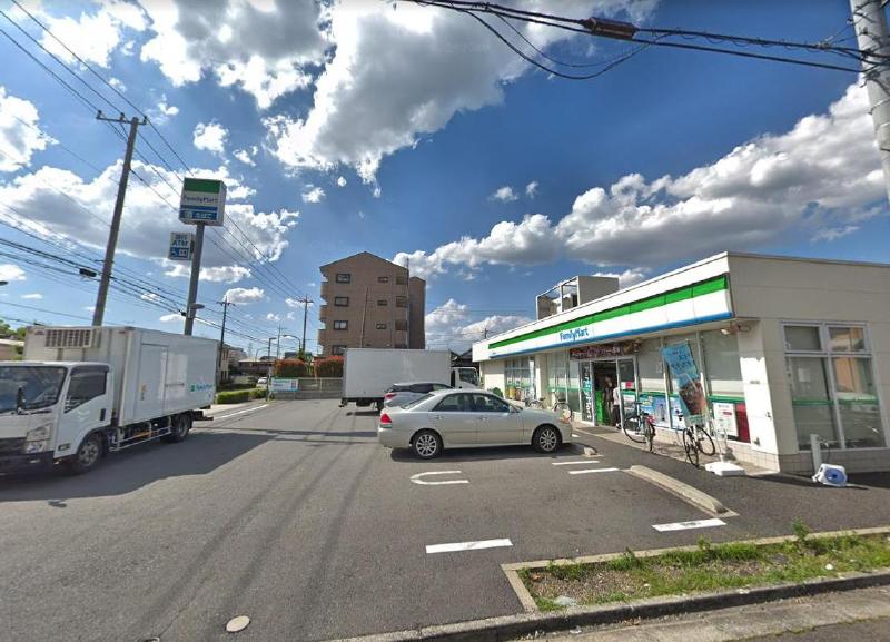 コンビニ　ファミリーマート 南花畑四丁目店（コンビニ）まで30m