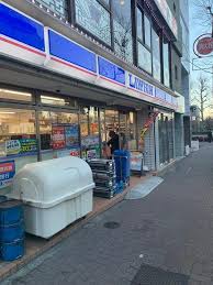 コンビニ　ローソン 池之端一丁目店（コンビニ）まで77m