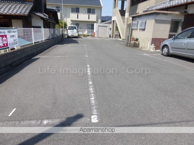 駐車場　駐車場