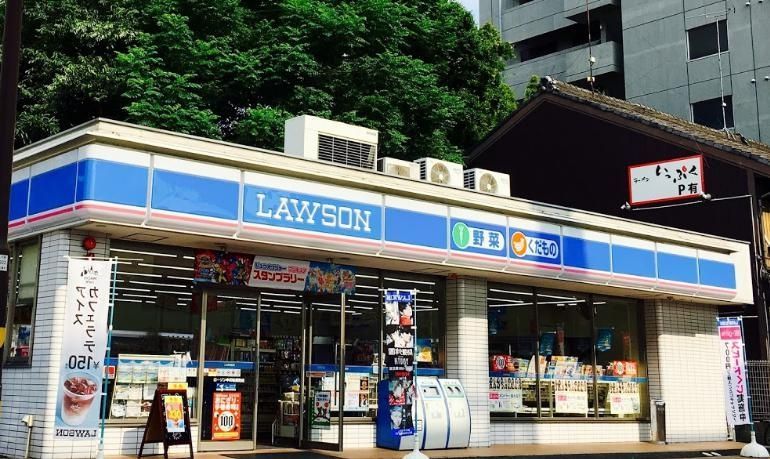 コンビニ　ローソン中川松重町店（コンビニ）まで470m