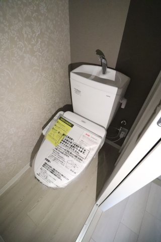 トイレ　温水洗浄便座