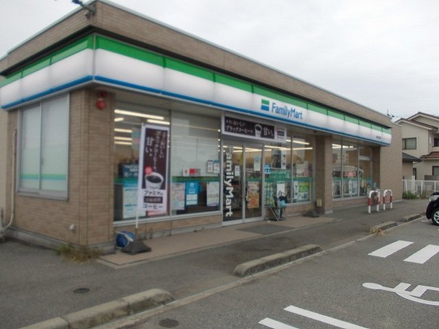 コンビニ　ファミリーマート 高岡中曽根店（コンビニ）まで284m