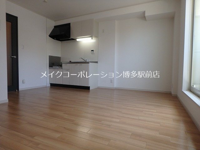 居室・リビング　同物件、別部屋の写真です。