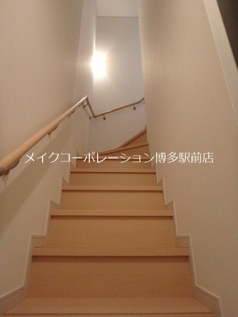玄関　同物件、別部屋の写真です。