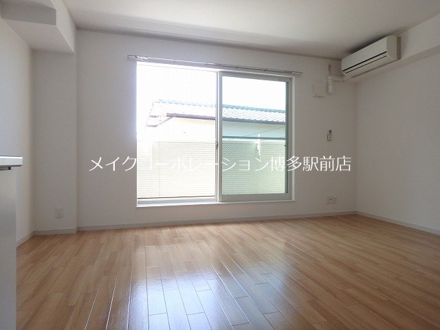 バルコニー　同物件、別部屋の写真です。