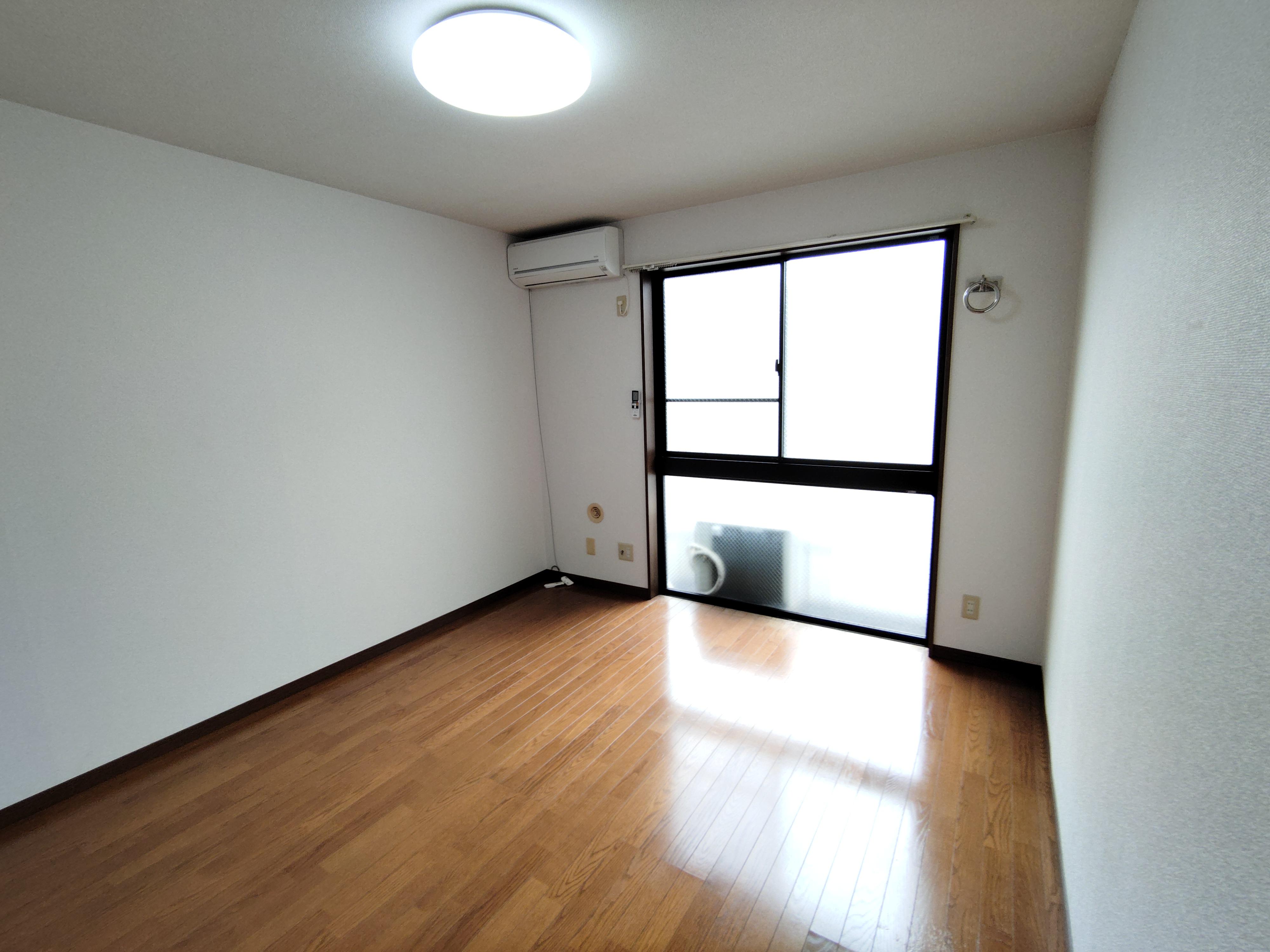 プレジールMKの居間写真