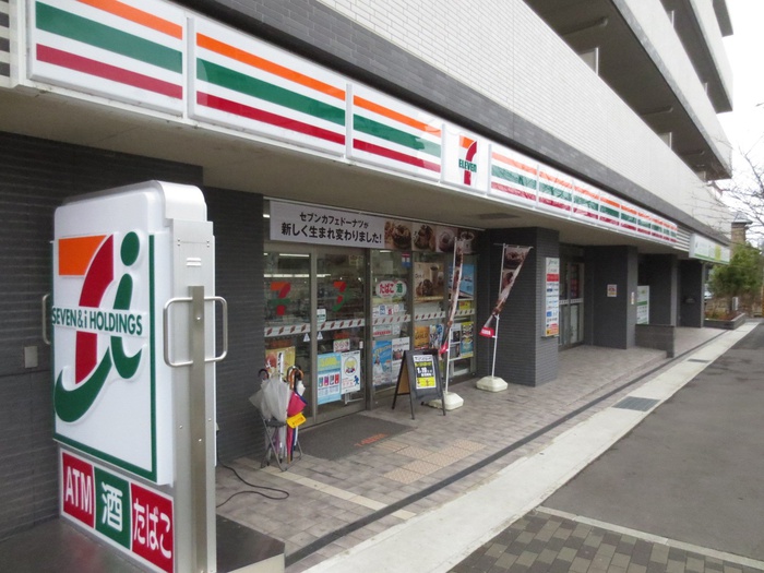 コンビニ　セブンイレブン（コンビニ）まで220m