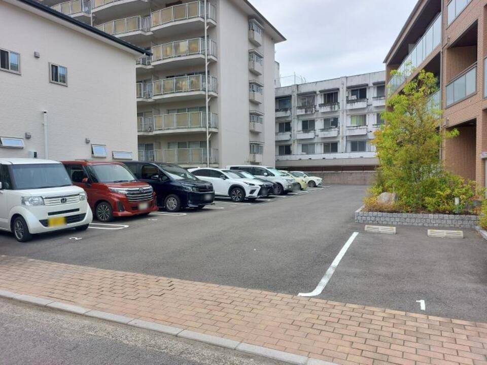駐車場　駐車場