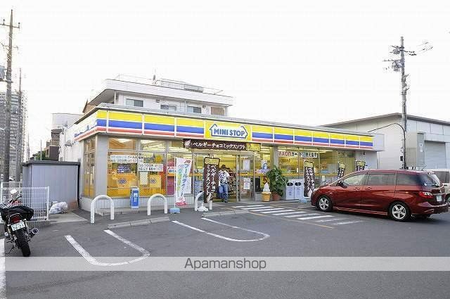 コンビニ　ミニストップ（コンビニ）まで611m