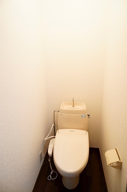 トイレ　快適な温水洗浄便座付き