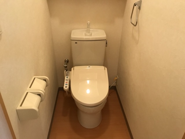 トイレ　シャワー付き暖房便座