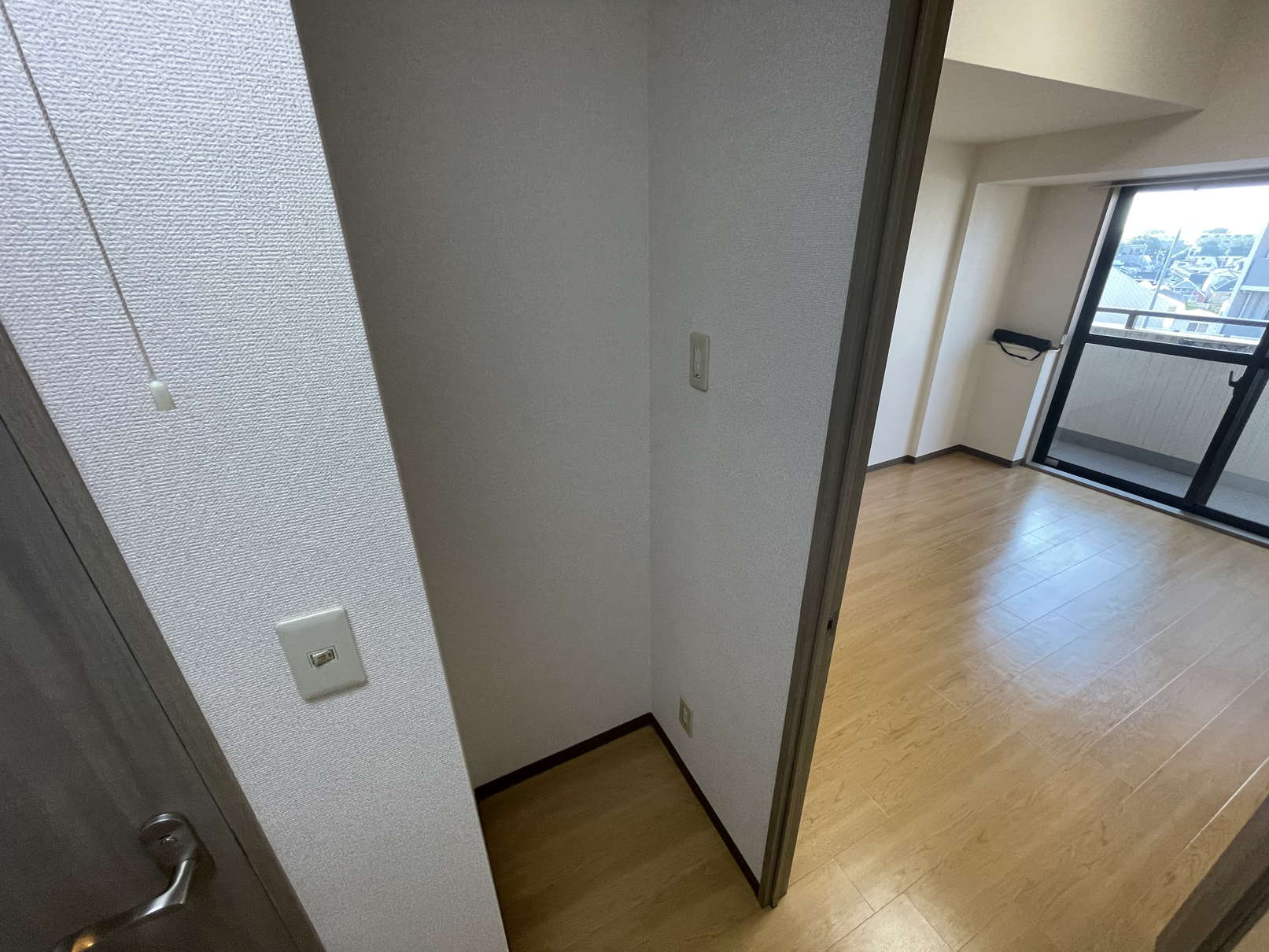 洗面設備　※同物件別号室の参考写真です。