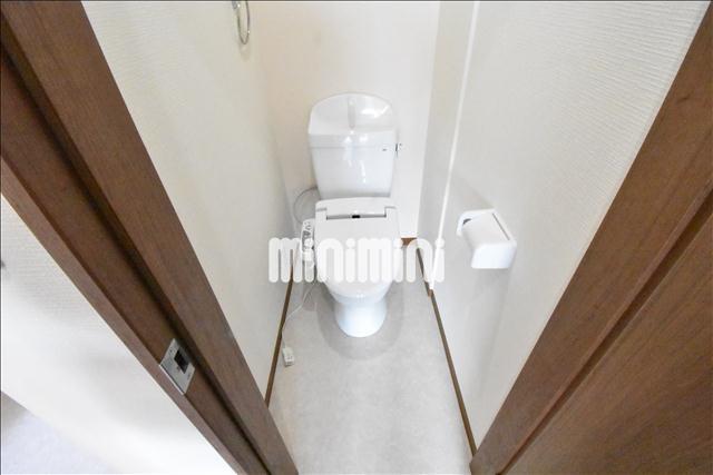 トイレ　温水洗浄便座つきの綺麗なトイレです。