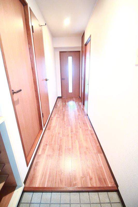La Vista Hiroseの玄関写真