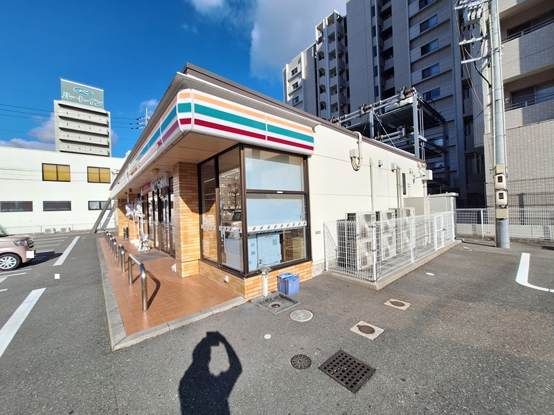 コンビニ　セブンイレブン防府駅みなとぐち店（コンビニ）まで678m