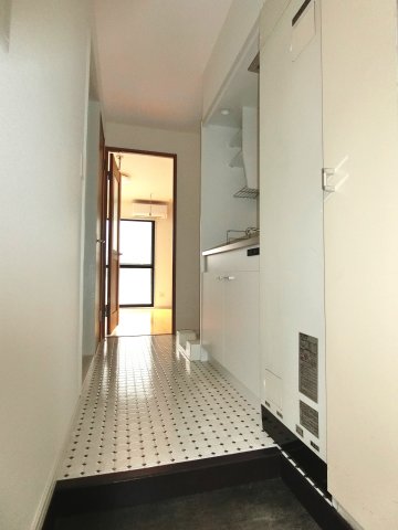 玄関　同物件内同タイプ参考画像