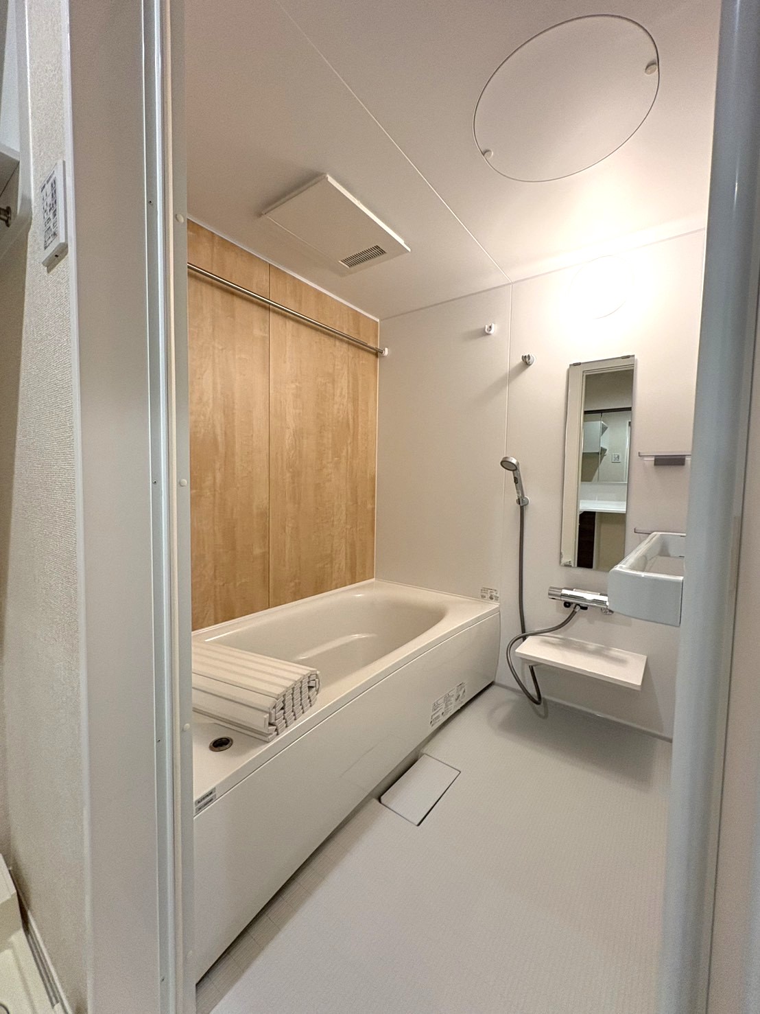 バス・シャワールーム　※同施工会社の参考写真　現況とは異なります
