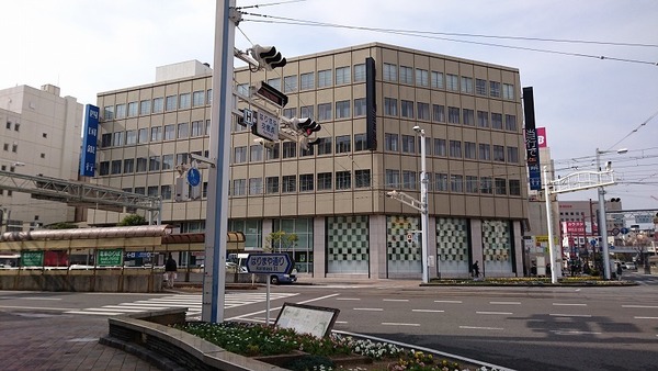 銀行　四国銀行本店（銀行）まで750m