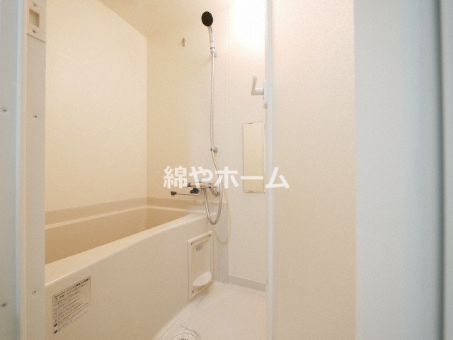 バス・シャワールーム　コンパクトで使いやすいお風呂です